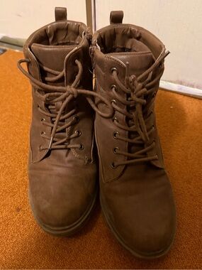 Women's Brown Lace-Up Ankle Booties - Classic Casual Style